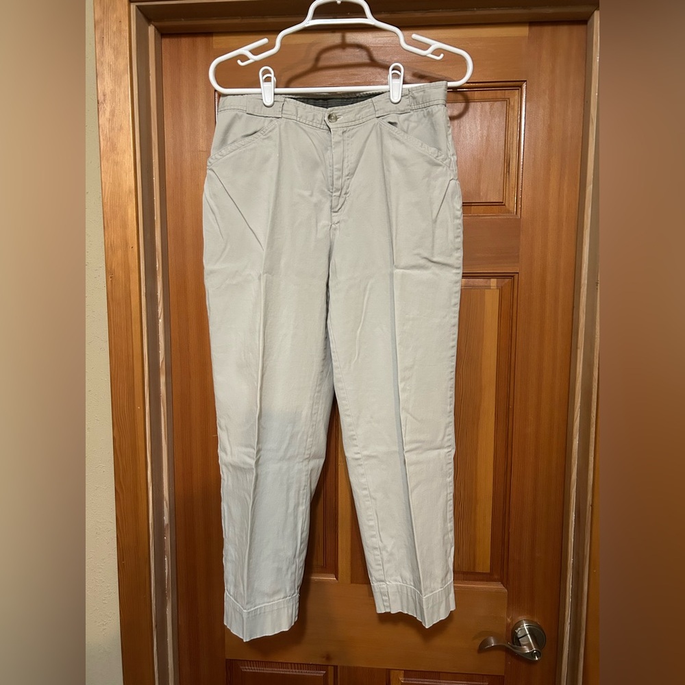 Columbia Tan Chinos with Straight Capri style…